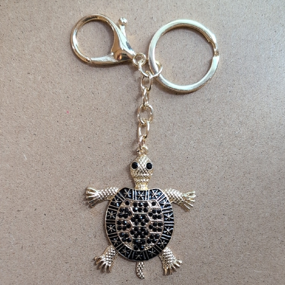 Turtle Keychain Bag Cham in Gold and Black